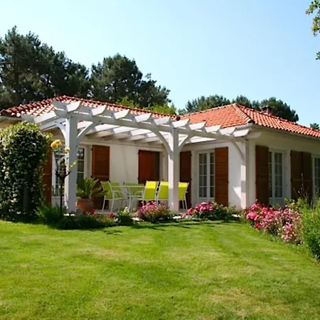 Wonderfully Landscaped Garden And House Holiday home Lacanau