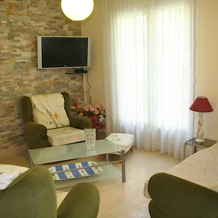 Wonderfully Landscaped Garden And House Holiday home *