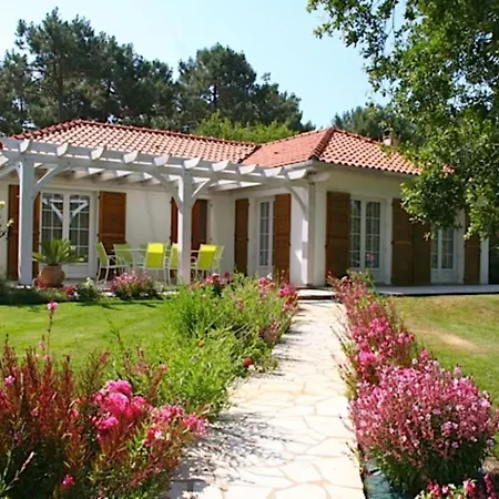Wonderfully Landscaped Garden And House *