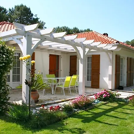 Holiday home Wonderfully Landscaped Garden And House *